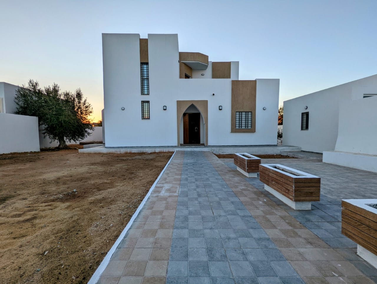 Villa BINIBECA F5 avec grand jardin et garage a vendre à Djerba Tunisie